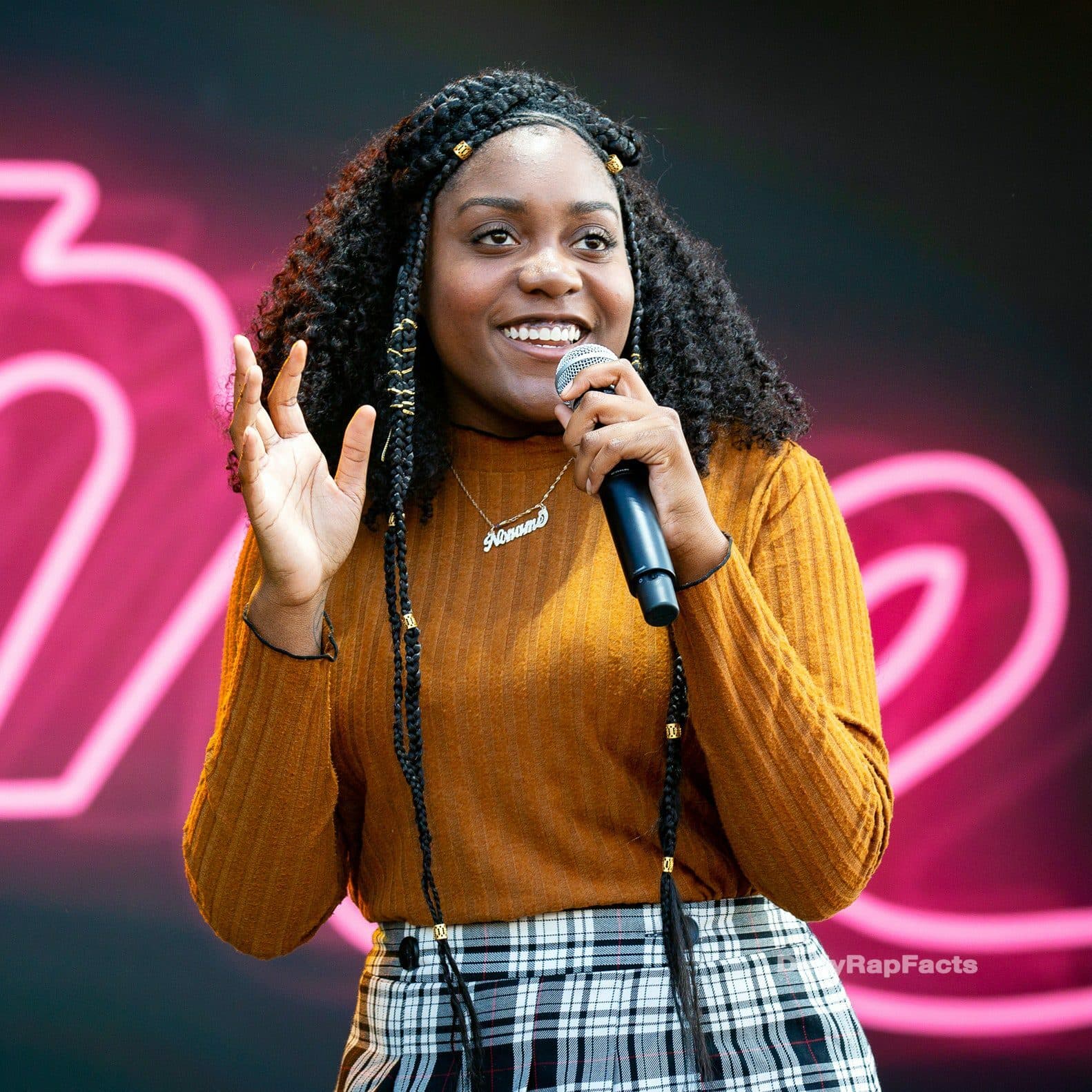 Noname was born on September 18th